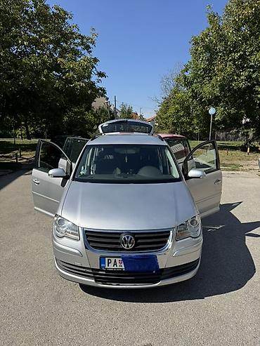 auto srbija.rs: Volkswagen Touran – porodični MPV, srebrna boja. - Motor i pogon — 1