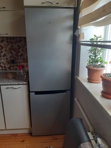 indezit: 2 qapılı Indesit Soyuducu Satılır, rəng - Gümüşü