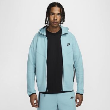 национальные головные уборы: Nike Tech Fleece оригинальная, цвет голубая состояние практически