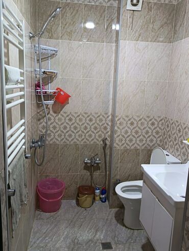 Köhnə tikili: AAF parkla paralel küçədə yerləşən 2 otaqlı hamam tuvalet ayrı tam — 10