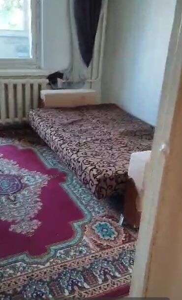 сдам дом: Двухкомнатный квартирадан бир комнатасына Чоогуу жашаганга бир бала
