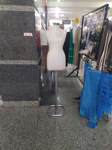paltar asilqani: Qadın Maniken satilir