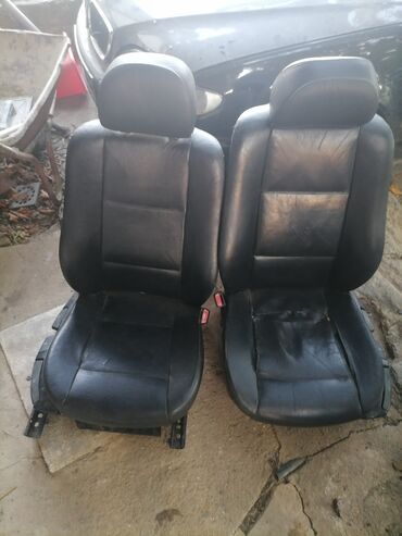 Auto delovi: Dva crna prednja auto sedišta presvučena kožom, pogodna za zamenu ili na lalafo.rs — 1 Auto delovi: Dva crna prednja auto sedišta presvučena kožom, pogodna za zamenu ili — 1