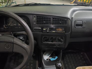 Volkswagen: Volkswagen Golf: 1994 г., 1.4 л, Механика, Бензин, Хэтчбэк — 12