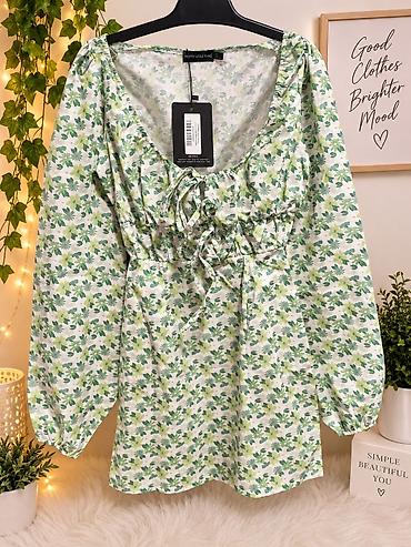 mickey mouse haljina: Haljina s cvetnim printom – PrettyLittleThing - Brend — 1