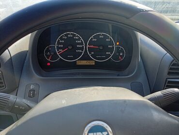 Fiat: Fiat Ducato furgon – beli, zatvoreni tovarni kombi. Ključne — 9