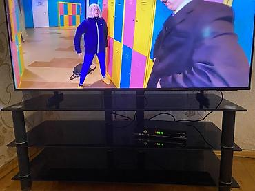 tecili generator satıram: Şüşə TV stendi - 3 mərtəbəli konstruksiya: yuxarıda TV üçün geniş — 2