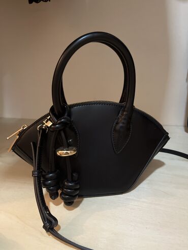 Botinka və botilyonlar: Zara çanta 
Teze alınıb bir iki defe işlenib 
Sıfırdan fergsizdir — 1