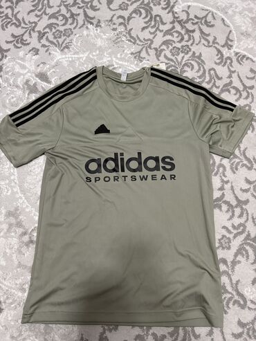 мужское пальто черное: Эркектердин футболкасы, M (EU 38), Adidas, Жаңы, түсү - Боз, Өзү алып кетүү
