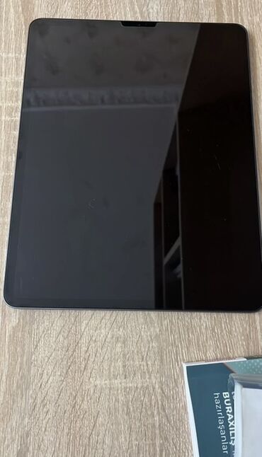 Настольные ПК и рабочие станции: Apple iPad planşet Xüsusiyyətlər: - Tam ekranlı dizayn, üst hissədə