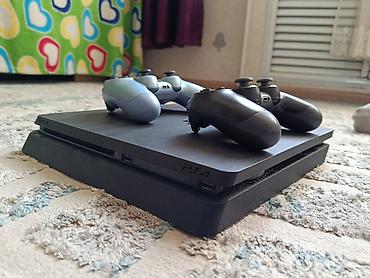 Sony PlayStation 4 Slim с двумя беспроводными геймпадами DualShock 4