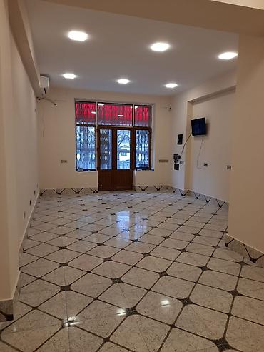 kiraye az: Çıxarış var. Kommersiya obyekti – küçəyə çıxışı olan vitrinli sahə - — 4
