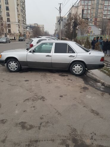 mers 230: Mercedes-Benz 230: 1992 г., 2.3 л, Механика, Бензин, Седан