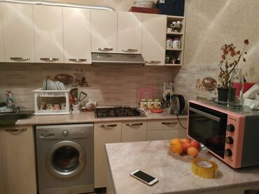 Uzunmüddətli kirayə mənzillər: Badamdar Bazar Storun ustunde 2 otag 17/8 menzil kiraye verilir — 6