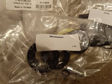 Dodaci za bicikl: Komplet delova za servisiranje viljuske RockShox Prodajem komplet — 4