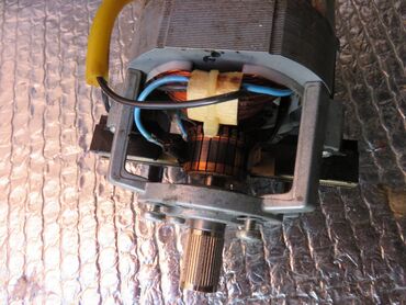 Ispravan koriscen manji Iskrin elektromotor sa slika