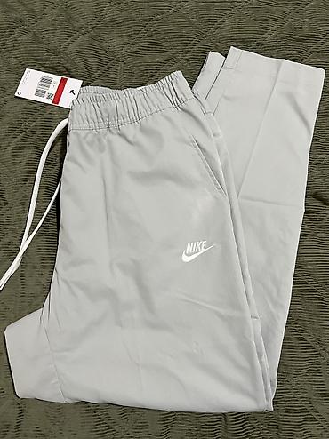 Pantalone: NIKE Club Woven Tapered Leg Pants Standard Fit Grey vel.M,L — 7
