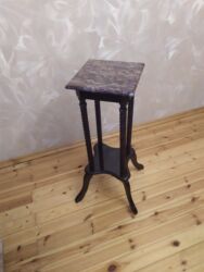 gul dibcek: Mərmər Naxışlı Dekorativ Pedestal - Üst səth: qəhvəyi tonlarda mərmər