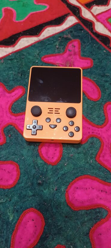 телефон для игры: Игровая Консоль много игр Тянет от gameboy до playstation portable