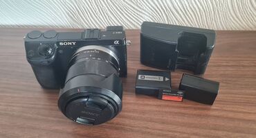 зарядное устройство для автомобильного аккумулятора: Камера Sony Alpha NEX-7. Хорошее состояние. Куплена в Японии. Объектив