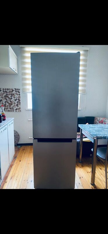 Mətbəx kombaynları və doğrayıcıları: İşlənmiş 2 qapılı Indesit Soyuducu Satılır, rəng - Boz