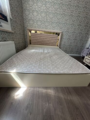 islenmis mebel yataq destleri: Yataq otağı dəstləri