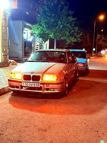 çanqan avto: BMW 3 Series E36 sedan, gümüşü rəng. - Orijinal BMW emblem və M paket — 3