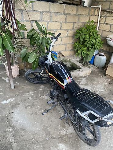 maşın disk: Satılır moped tipli motosiklet. Şəkillərdə göründüyü kimi qara rəngli — 1