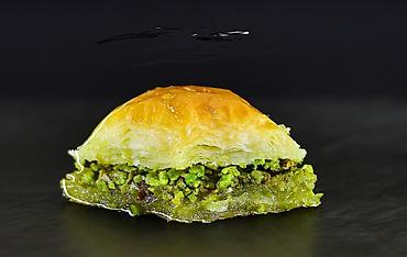 Кондитерские изделия, сладости: Фисташковая баклава — классический восточный десерт. - Тончайшие — 4