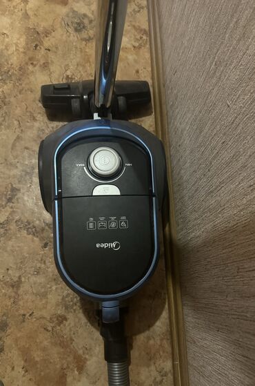 Другая бытовая техника: Срочно продам пылесос Midea! Подходит для не толстых ковров