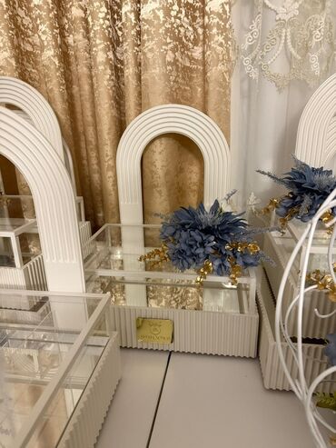 Xonçalar: 12 ədəd xonça satılır 1 dəfə istifadə olunub. Yenidir. Güllər və — 4