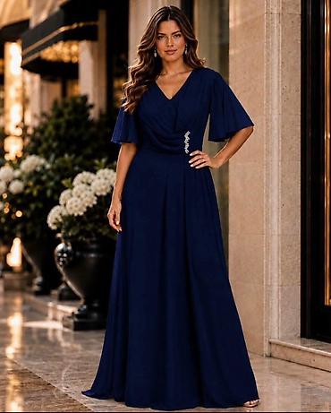 afrodita svecane haljine: Kakav model haljine za punije dame
Vel: L XL XXL
Cena: 3.999 dinara — 7