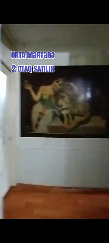 Köhnə tikili: Orta mərtəbədə yerləşən 2 otaqlı mənzil satılır. Planlaşdırma: - — 8