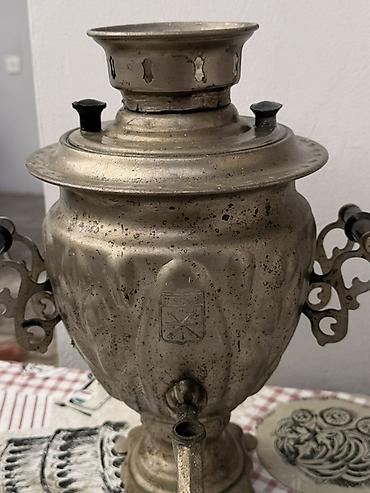 samavar: Klassik rus samovarı – kömür/od közü ilə işləyən metal çay dəmləyən — 3