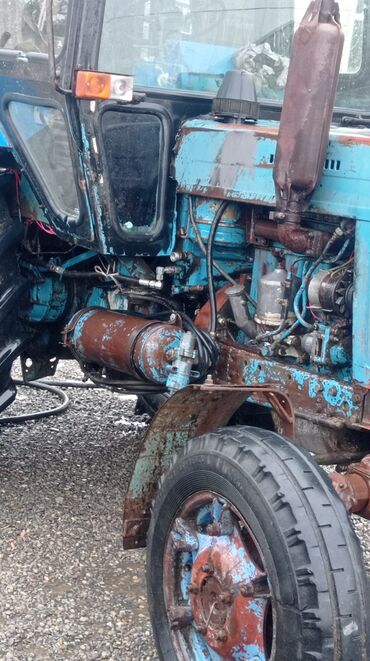 Traktorlar: Belarus MTZ tipli traktor - Korpus: kabinəli, mavi-qara rəng sxemi — 3