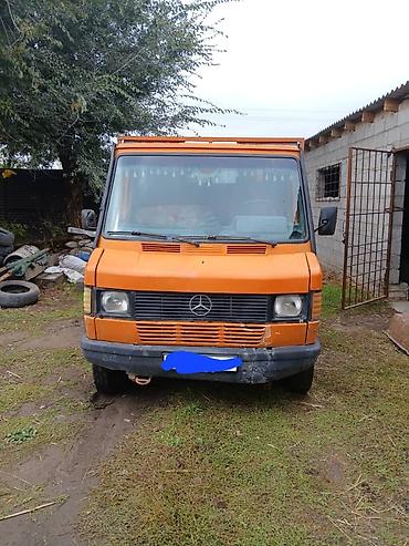 шпатлёвка авто: Грузовой автомобиль Mercedes-Benz (серия T2/Transporter) оранжевого — 3