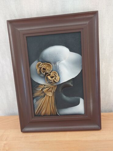 вещи каракол: Новая Польская кожанная картина "Девушка в серой шляпе" разм.высота 40