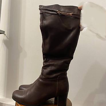 Сапоги: Женская обувь 7 пар. Высокие женские сапоги 1) Темно-коричневые — 1