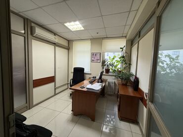 Офисы: Сдаю Офис, 220 м², В административном здании, 1 линия, С оборудованием, С отдельной кухней — 4