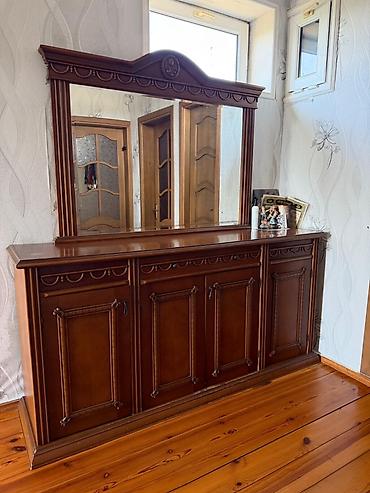 qoz: Klassik üslubda qonaq otağı üçün mebel dəsti Tərkibi: - İki qapılı — 2