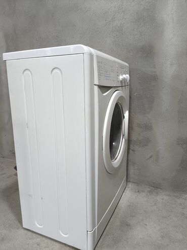 Стиральные машины: Стиральная машина Indesit, Б/у, Автомат, До 5 кг, Компактная