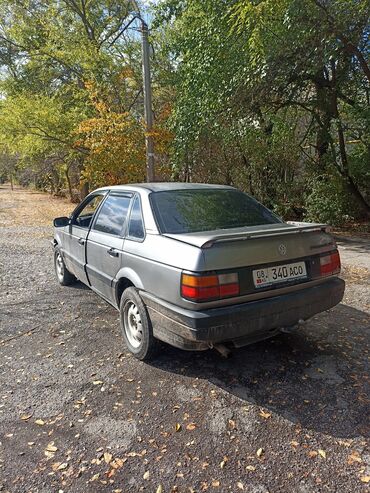 Volkswagen: Volkswagen Passat: 1989 г., 1.8 л, Механика, Газ, Седан