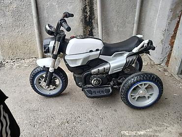 oyuncaq bebe: Uşaq elektrik motosikleti – 3 təkərli, ağ/gümüş rəng - Güclü — 2