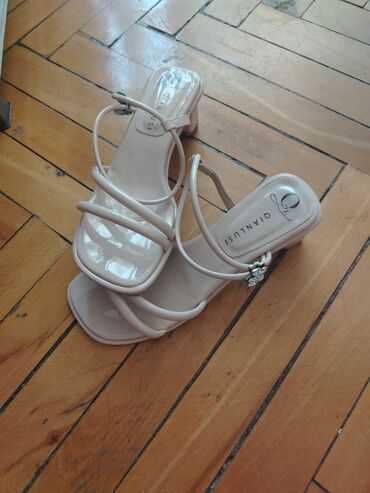 adidas adilette qadın səndəlləri: Ölçü: 37, rəng - Bej, Yeni
