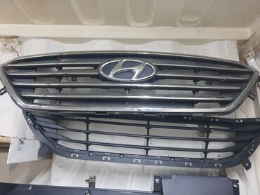 Панели, обшивки: Решетка радиатора Hyundai 2016 г., Б/у, Оригинал, Япония