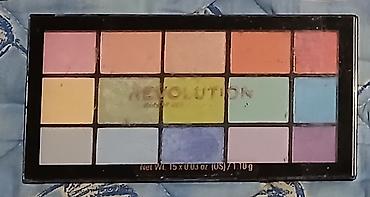 skrivene strasti: Paleta senki za oči Makeup Revolution – 15 nijansi - Kompaktna paleta — 1