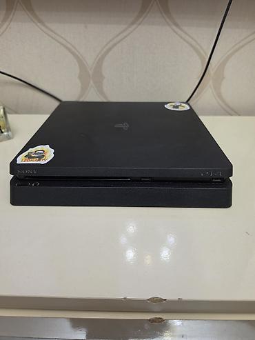 PS4 (Sony PlayStation 4): Sony PlayStation 4 Slim oyun konsolu. Rahat proşifka edilib oyunlar — 2
