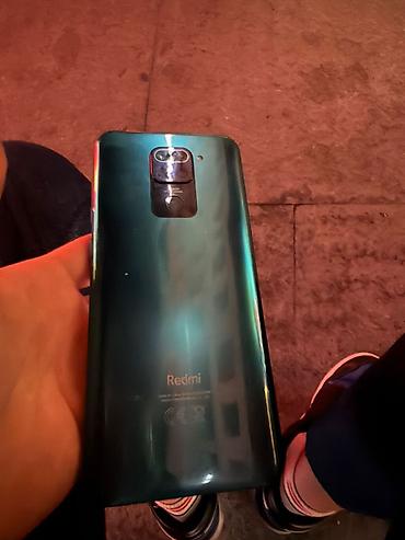 note 3: Смартфон Redmi (серия Note 9) в изумрудно‑зелёном цвете. Основные — 1
