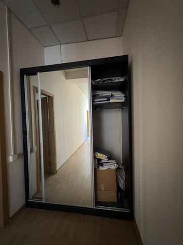 полка для обуви: Б/у, Купе, 2 двери Прямой шкаф, Шифоньер