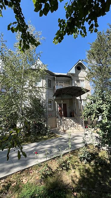 Продажа коттеджей и домов: Продается частный дом с архитектурой в классическом стиле: два уровня — 1